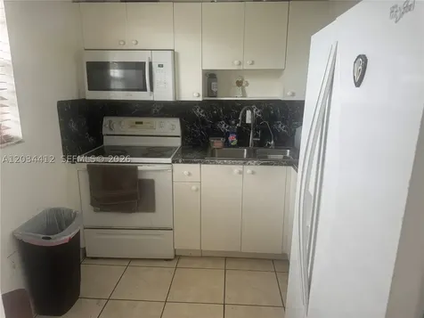 1725 W 60th Street Hialeah FL 33012