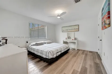 1187 NW 123rd Place Miami FL 33182
