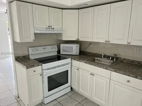 910 N 56th Avenue Hollywood FL 33021
