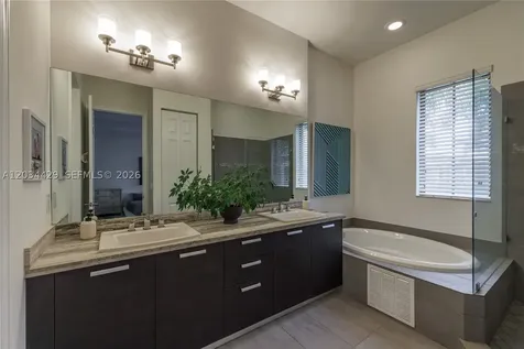 8469 NW 51st Terrace Doral FL 33166