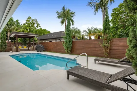 15932 SW 101st Terrace Miami FL 33196