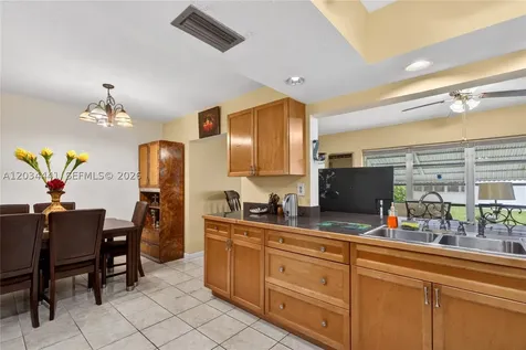 4271 NW 49th Terrace Lauderdale Lakes FL 33319
