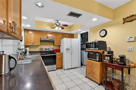 4271 NW 49th Terrace Lauderdale Lakes FL 33319