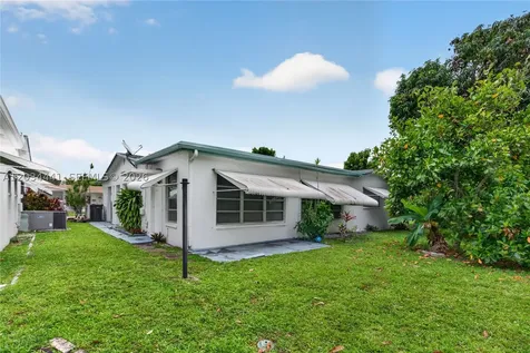 4271 NW 49th Terrace Lauderdale Lakes FL 33319
