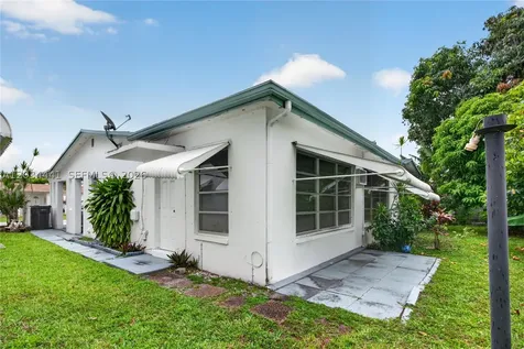 4271 NW 49th Terrace Lauderdale Lakes FL 33319