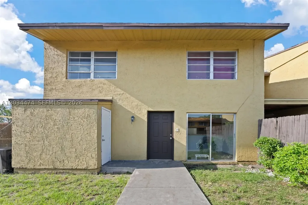 15460 SW 82nd Lane Miami FL 33193