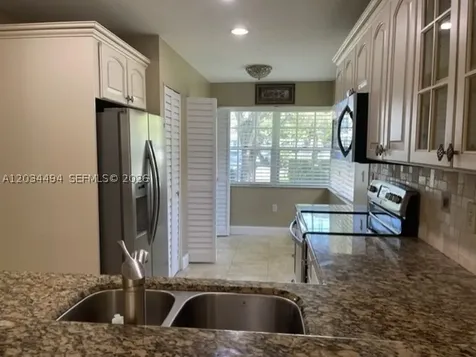 11160 SW 11th Place Davie FL 33324