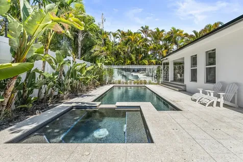 533 NE 52 Terrace Miami FL 33137