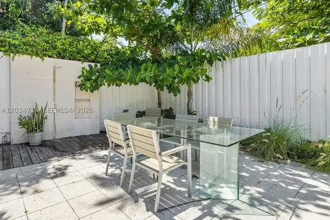 533 NE 52 Terrace Miami FL 33137