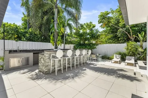 533 NE 52 Terrace Miami FL 33137