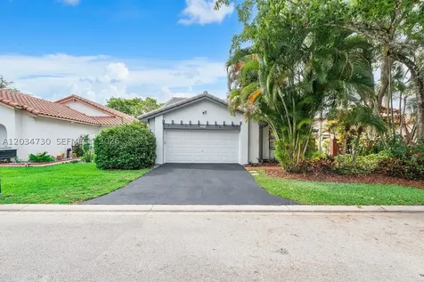 2073 Montpeliar Weston FL 33326