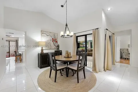 2073 Montpeliar Weston FL 33326