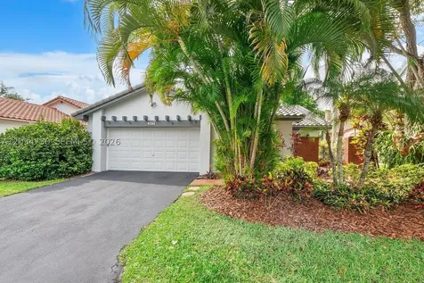 2073 Montpeliar Weston FL 33326