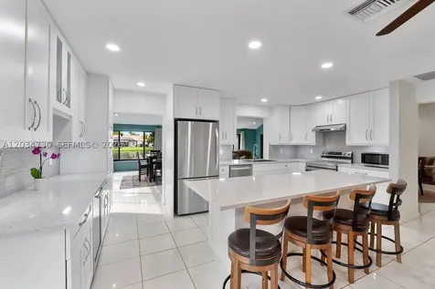 2073 Montpeliar Weston FL 33326