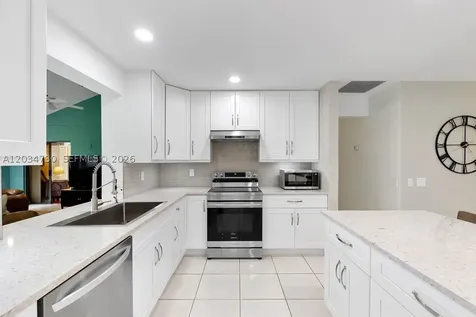 2073 Montpeliar Weston FL 33326