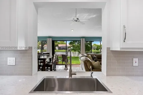 2073 Montpeliar Weston FL 33326