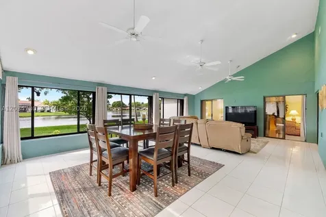 2073 Montpeliar Weston FL 33326