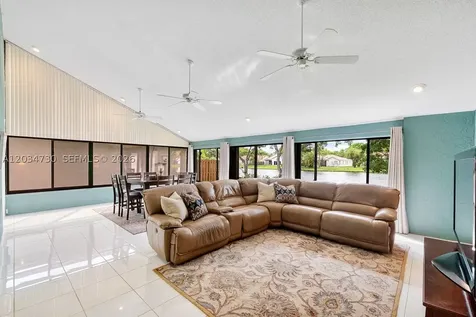 2073 Montpeliar Weston FL 33326