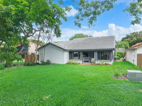 2073 Montpeliar Weston FL 33326