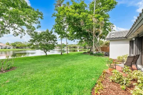 2073 Montpeliar Weston FL 33326