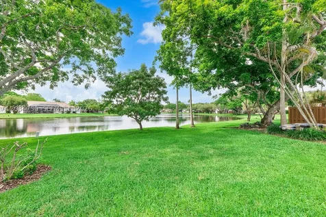 2073 Montpeliar Weston FL 33326
