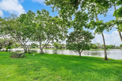 2073 Montpeliar Weston FL 33326