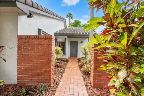 2073 Montpeliar Weston FL 33326
