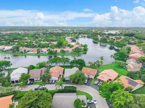 2073 Montpeliar Weston FL 33326