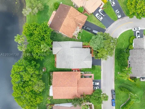 2073 Montpeliar Weston FL 33326