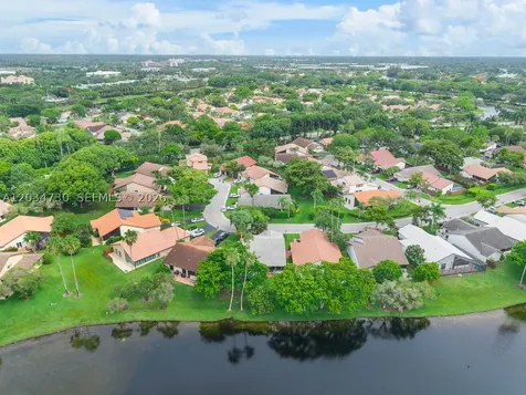 2073 Montpeliar Weston FL 33326