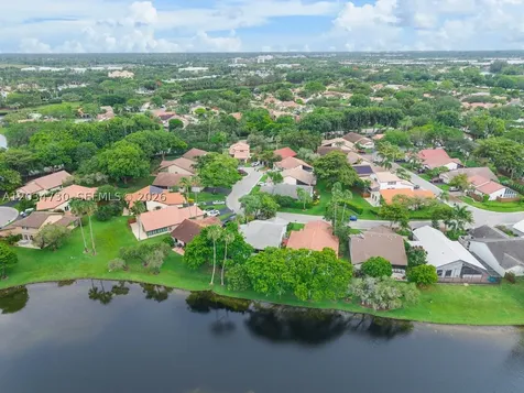 2073 Montpeliar Weston FL 33326
