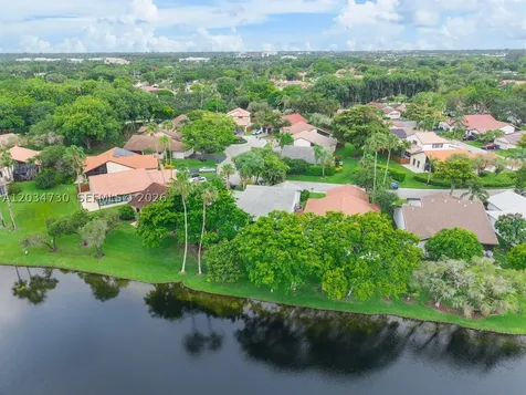 2073 Montpeliar Weston FL 33326
