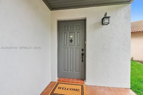 2073 Montpeliar Weston FL 33326