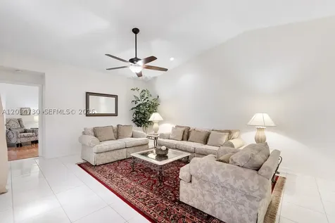 2073 Montpeliar Weston FL 33326