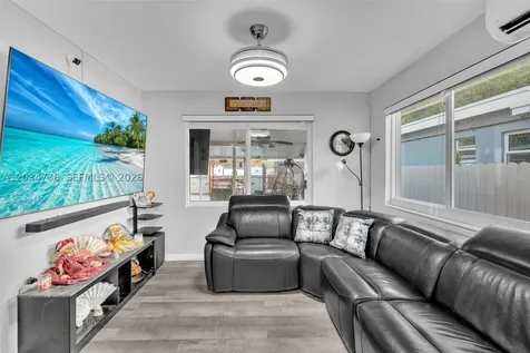 380 W 30th Street Hialeah FL 33012