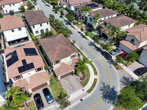 8890 NW 99th Path Doral FL 33178
