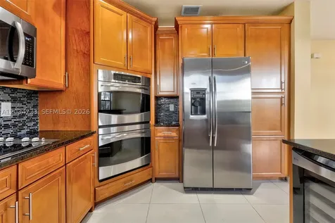 8890 NW 99th Path Doral FL 33178