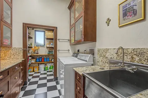 4251 SW 11th Street Miami FL 33134