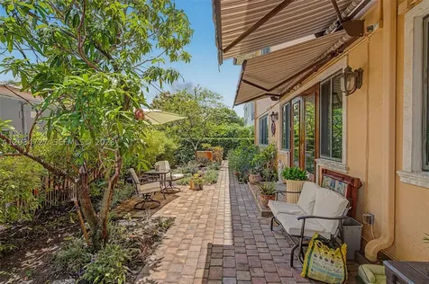 4251 SW 11th Street Miami FL 33134