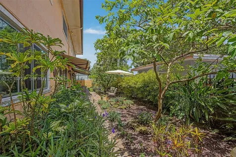 4251 SW 11th Street Miami FL 33134