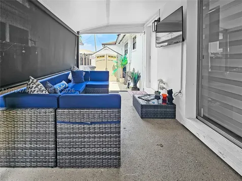 621 NW 59th Avenue Miami FL 33126