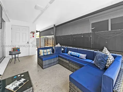 621 NW 59th Avenue Miami FL 33126