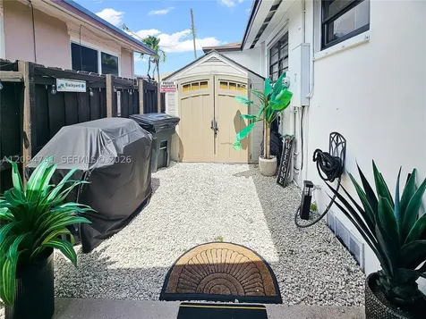 621 NW 59th Avenue Miami FL 33126