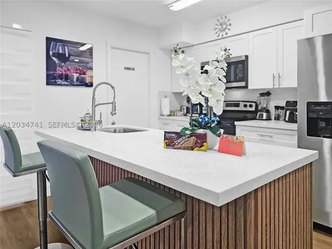 621 NW 59th Avenue Miami FL 33126