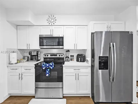 621 NW 59th Avenue Miami FL 33126