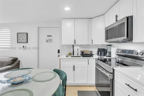 621 NW 59th Avenue Miami FL 33126