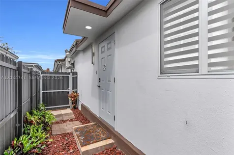 621 NW 59th Avenue Miami FL 33126