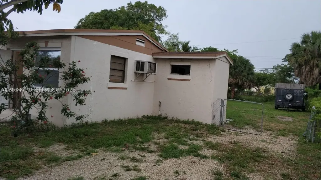 2400 NW 13th Court Fort Lauderdale FL 33311