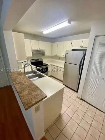 Pembroke Pines FL 33025