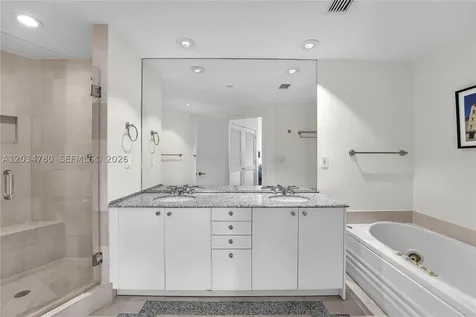 300 S Pointe Drive Miami Beach FL 33139